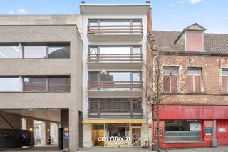 **Uiterst ruime studio met balkon te Leuven**In dé Tiensestraat te Leuven, de absoloute Stadskern, bieden wij u deze uiterst ruime studio met balkon...