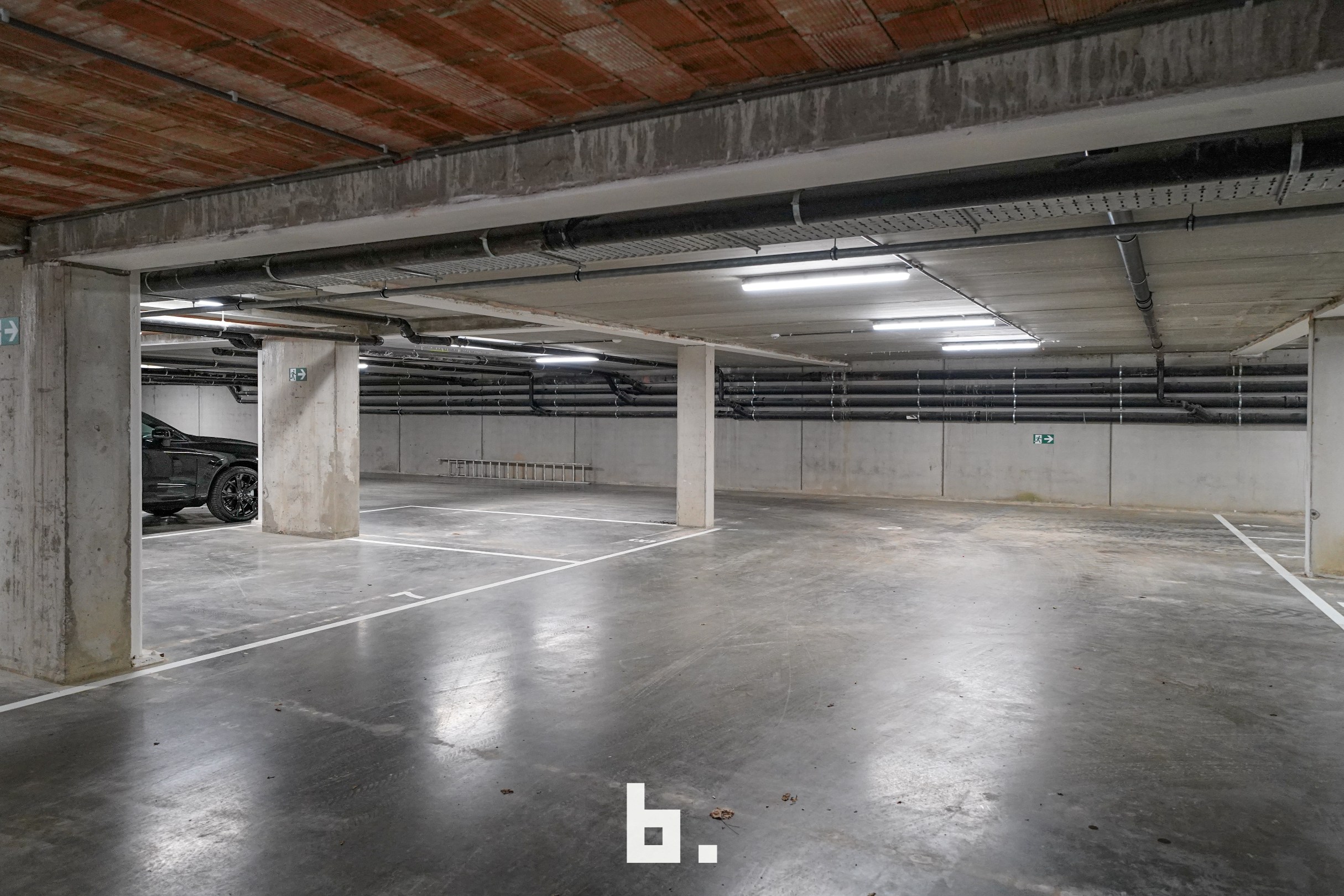 Garage for sale in Bruges - photo 1