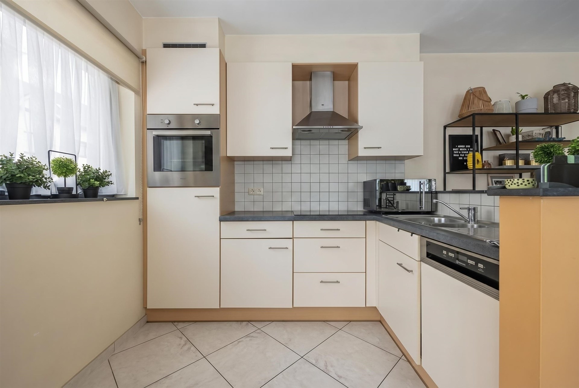 Uitstekend gelegen gelijkvloersappartement met 2 slaapkamers &amp; garage (99m²) - foto 4