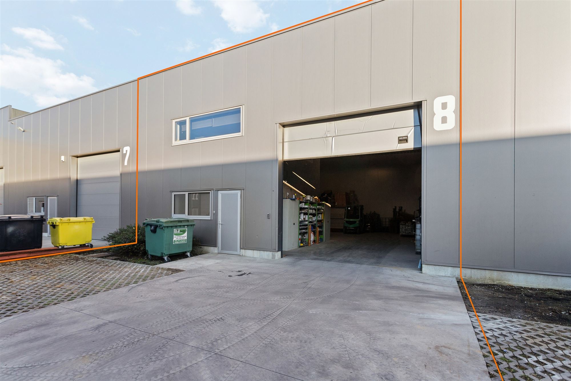 KMO-UNIT VAN 207 M2 MET BUREEL VAN 35M2 OP UITERST CENTRALE EN SNEL TOEGANKELIJKE LOCATIE TE HAM - foto 1