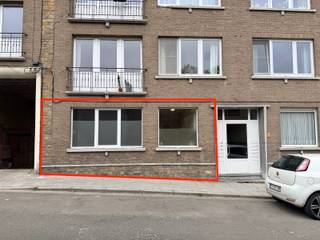 TOTAAL VERNIEUWD 2-SLPK APP GELIJKVLOERSE VERDIEPING. In de residentie MILDRED , aan de stadsrand vind je dit lichtrijk appartement op...