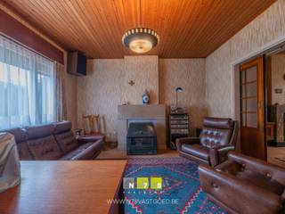 <span><strong>VRIJSTAANDE WONING MET 4 SLAAPKAMERS OP EEN PERCEEL VAN 12A 18CA IN KAULILLE<br /><br />TROEVEN<br /></strong>- Gelegen nabij het centrum van Kaulille.<br />- Volledig te renoveren naar eigen smaak.<br />- Groot perceel.<br />- 4 slaapkamers.<br />- Recht op renovatiepremies. <br /><strong><br />KELDERVERDIEPING -01 (7,20 m²)<br /></strong>- Kelderruimte (4,00 m x 1,80 m = 7,20 m²): betonvloer.<strong><br /><br />GELIJKVLOERS 00 (102,57 m²)<br /></strong>- Inkomhal (3,74 m x 1,50 m = 5,61 m²): tegelvloer.<br />- Woonkamer (4,30 m x 4,00 m = 17,20 m²): schouw, novilonvloer.<br /></span><span>- Eetkamer (4,00 m x 4,00 m = 16,00 m²): schouw in natuursteen, novilonvloer.</span><br /><span>- Keuken (3,80 m x 4,25 m = 16,15 m²): keukenwand 1 (onderkasten, lades, spoelbak), keukenwand 2 (onder- en bovenkasten, lades), laminaatvloer.</span><br /><span>- Hal (1,70 m x 4,23 m = 7,19 m²): tegelvloer.</span><br /><span>- Badkamer (1,80 m x 3,63 m = 6,53 m²): inloopdouche, enkele lavabo, aansluiting wasmachine, laminaatvloer.</span><br /><span>- Achtersas (2,30 m x 3,65 m = 8,39 m²): tegelvloer.</span><br /><span>- Veranda (3,00 m x 8,50 m = 25,50 m²): tegelvloer.</span><br /><br /><span><strong>VERDIEPING</strong> <strong>+01 (82,44 m²)</strong></span><br /><span>- Aanbouw (4,26 m x 9,41 m = 40,08 m²): zitttoilet, vinylvloer.<br />- Overloop (0,95 m x 5,12 m = 4,86 m²): vinylvloer.<br />- Slaapkamer 1 (4,00 m x 4,00 m = 16,00 m²): vinylvloer.<br />- Slaapkamer 2 (4,00 m x 4,00 m =16,00 m²): vinylvloer.<br />- Slaapkamer 3 (3,06 m x 1,80 m = 5,50 m²): vinylvloer.<br /><br /><strong>VERDIEPING</strong> <strong>+02 (24,41 m²)</strong><br />- Zolderruimte (3,00 m x 4,35 m = 13,05 m²): houten vloer.<br /></span><span>- Slaapkamer 4 (2,90 m x 3,92 m = 11,36 m²): houten vloer.</span><br /><br /><span><strong>EXTERIEUR<br /></strong></span>- Tuin.<br /><span>- Berging (1,70 m x 3,00 m = 5,10 m²): betonvloer.<br />- Toilet (1,08 m x 1,68 m = 1,81 m²).<br />- Loods (14,50 m x 7,61 m = 110,34 m²): betonvloer.<br />- Garage (4,41 m x 4,01 m = 17,68 m²).<br /><br /><strong>ZONNEPANELEN</strong><br />In de verkoopprijs zit het volledige zonnepanelensysteem begrepen (zonnepanelen, omvormer, collectoren e.a. toebehoren).<br /><br /><strong>EXTRA INFORMATIE<br /></strong>Dit pand kan onderhevig zijn aan de renovatieverplichting die door de Vlaamse overheid wordt opgelegd voor residentiële gebouwen. Alle informatie kunt u terugvinden via https://www.vlaanderen.be/een-woning-kopen/renovatieverplichting-voor-residentiele-gebouwen-vanaf-2023.<br /><br />Bekijkt u deze advertentie via een aanverwante vastgoedsite, surf dan zeker naar onze website <strong>www.N78vastgoed.be</strong> voor een uitgebreide beschrijving en foto's. <strong>Meer info: +32 (0)89 86 18 88 of info@N78vastgoed.be.</strong></span>