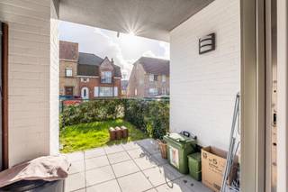 EERSTE BEZOEKMOMENT: ZATERDAG 28/02/2026. SCHRIJF U IN VIA ONZE WEBSITE.Gezellig gelijkvloers appartement met één slaapkamer en private parkeerplaats...