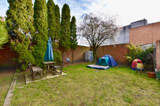 Dit centraal gelegen appartementsgebouw ligt aan in één van de meest centraal en commercieel gelegen straten van Eeklo en bestaat uit 4 eenheden...