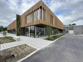 Cet espace commercial attrayant, situé à un emplacement idéal dans la Stationsstraat à Oudenburg, offre une excellente opportunité pour...