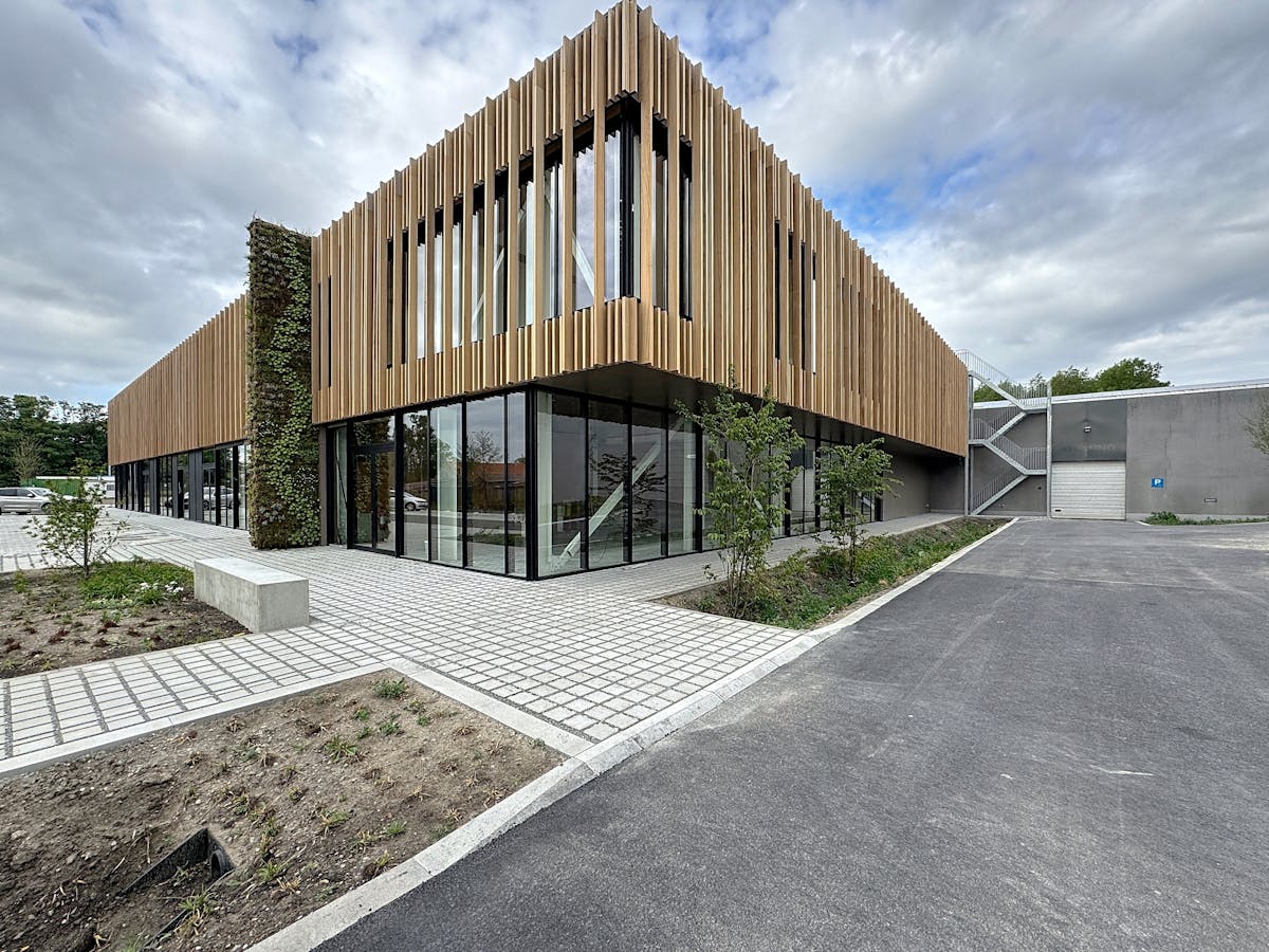 Local commercial moderne à louer à Casco (m²) - photo 2