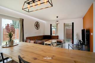 Op zoek naar een recente woning waar u zonder zorgen kunt intrekken? Dan is deze parel uit 2022 precies wat u zoekt!Deze moderne en perfect...