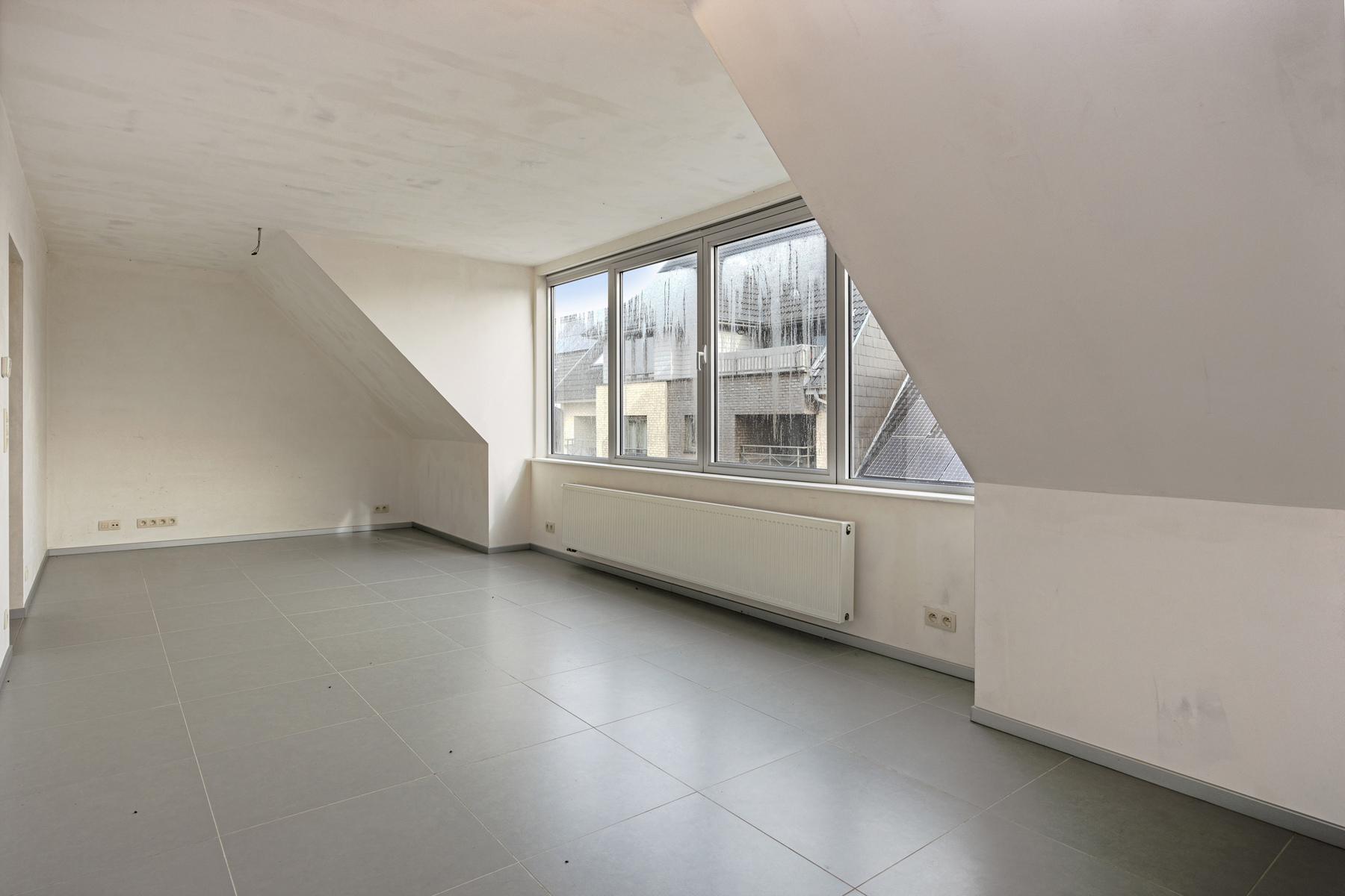 Instapklaar appartement met 1 slaapkamer en zolder - foto 1