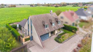 Uiterst ruime en kwalitatieve villa op toplocatie nabij het centrum van Maldegem!Deze stijlvolle woning biedt een uitstekende bereikbaarheid richting...