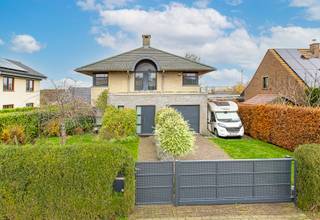 Instapklare en energiezuinige villa met garage, parking en hoog comfort.Praktisch gelegen in de nabijheid van invalswegen, winkelmogelijkheden en...