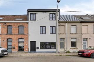 [[ DIT PAND NEEMT DEEL AAN DE ERA OPEN HUIZEN DAG OP 6/12 VAN 13:00 TOT 14:00 ]]Mechelen: volledig gerenoveerde woning op idyllische locatie Op een...