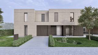 In een nieuwe en rustig gelegen verkaveling met 24 hedendaagse woningen in een doodlopende straat woon je comfortabel in een gezinsvriendelijke omgeving. De ligging binnen de driehoek Oostrozebeke – Wielsbeke – Waregem zorgt voor een vlotte bereikbaarheid van winkels, scholen en verbindingswegen richting Gent en Kortrijk.<br /><br />Deze halfopen woning combineert een praktische indeling met veel lichtinval. De leefruimte met open keuken en kookeiland biedt een mooi zicht op de tuin. Buiten geniet je van een aangename buitenruimte en kan je de auto parkeren onder een houten carport.<br /><br />De badkamer is uitgerust met zowel een ligbad als een inloopdouche, wat zorgt voor extra comfort. De woning is wind- en waterdicht, waardoor je de verdere afwerking zelf kan bepalen volgens jouw smaak en budget.<br /><br /><strong>Troeven</strong><br />✓ open keuken met kookeiland en zicht op tuin<br />✓ houten carport<br />✓ badkamer met bad én inloopdouche<br />✓ rustige ligging in doodlopende straat<br />Oriëntatie tuin: Zuid-West (middag- en avondzon)<br /><br />Snel beschikbaar voor wie vlot wil schakelen.<br /><br />Voor meer info <strong>bel naar 051 26 36 86</strong> of stuur een mail <strong>steven@lapeirre.be</strong><br /><br /><em><span>Opgelet: Prijsindicatie is prijs voor grond, infrastructuur, constructie, architect, EPB, VC en VVG.<br />Prijs is exclusief kosten!</span></em><br /> 