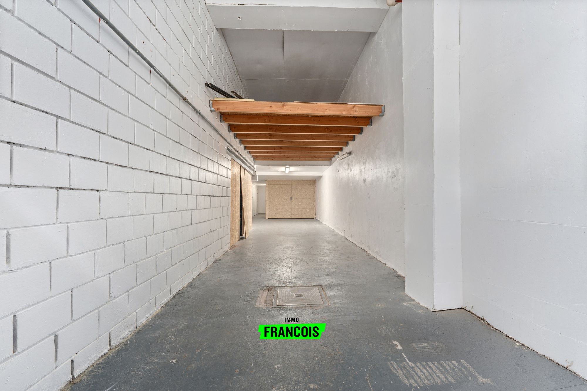 Ruime garage/loods op topligging pal in het centrum in Blankenberge - foto 4