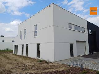  Dans le parc Business Park Kardinaal à Kortenberg, 2 maisons liées chacunes à une unité PME sont mises en vente. Idéal pour ceux qui souhaitent...