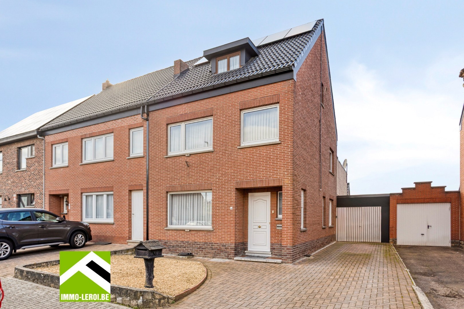 Woning met diepe tuin, garage en vernieuwd geïsoleerd dak, centrum Borgloon - foto 1
