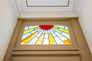 <p>Welcome to your new home! This unique property is situated in the heart of Walem, where tranquility and accessibility go hand in hand. You'll be surrounded by beautiful, green nature reserves, including the beloved "Battenbroek," while enjoying easy access to the city thanks to major access roads and the nearby train station.</p>
<p>Moreover, behind this impressive facade lies a harmonious whole, blending both modern and classic influences. Authentic elements such as beautifully preserved moldings, stained glass, fireplaces, and stylish mosaic and plank floors create a refined ambiance. Upon entering, you're greeted by the entrance hall, which leads to the bright living area with an adjoining kitchen, practically equipped with high-quality appliances and materials. This space also offers a view of the spacious garden – your own little piece of nature, inviting you to relax. On the ground floor, you'll also find a bathroom with a shower/bath and a sink. The upper floors boast no fewer than five bedrooms, two of which offer exceptional added value thanks to their private mezzanines. Finally, the second bathroom, which has been given a trendy look, features a spacious walk-in shower, double sink and toilet – finished with elegant gold accents that immediately evoke a feeling of luxury and comfort.</p>
<p>Technical details: Huge garage + cellar + separate laundry room on the ground floor. Gas-fired central heating via a condensing boiler and electric heating via a heat pump, primarily high-efficiency PVC glazing and/or double glazing in wood, solar panels, and an insulated roof. Electricity is compliant!</p>
<p>Urban planning information and a soil certificate are available. Asbestos-free. The property is not located in a flood risk zone (P and G ratings A). Renovation requirements are not applicable.</p>