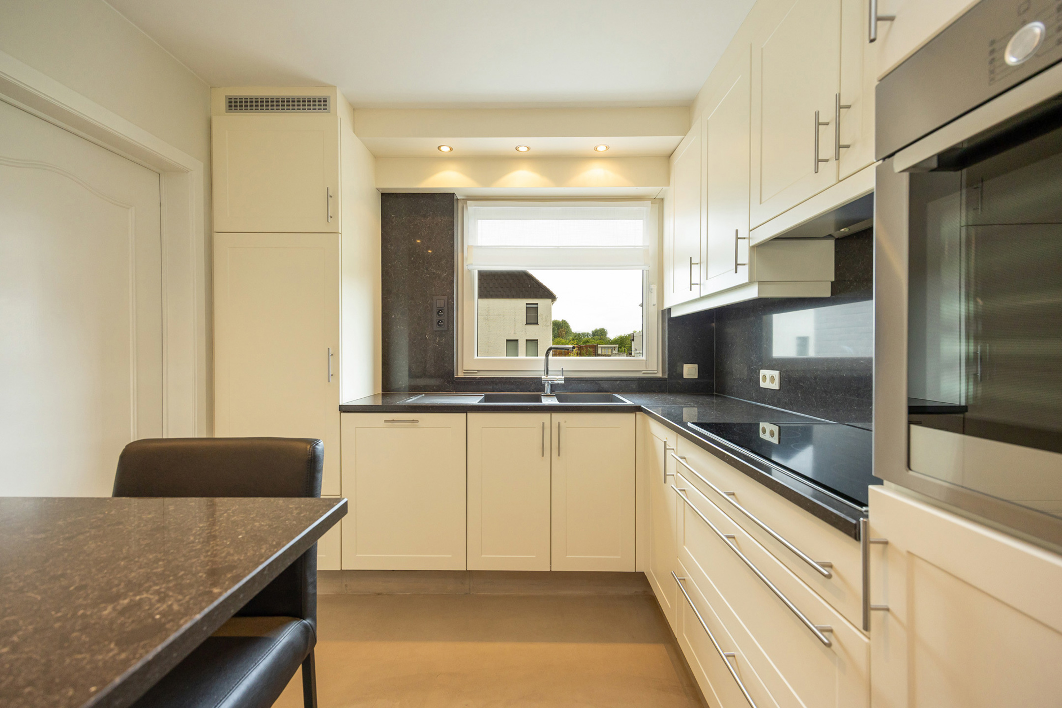Instapklare woning op 565 m² met 3 slpk + inpandige garage - foto 3