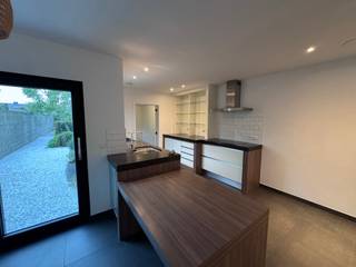Deze ruime gezinswoning met een bewoonbare oppervlakte van ca. 147 m² biedt tal van mogelijkheden voor gezinnen, thuiswerkers of wie op zoek is...