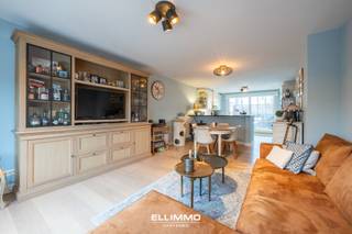 Wens je graag een bezoek aan dit pand? Contacteer Sara via 0494362164 of sara@ellimmo.beDeze prachtige duplex, gelegen in een rustige straat in het...