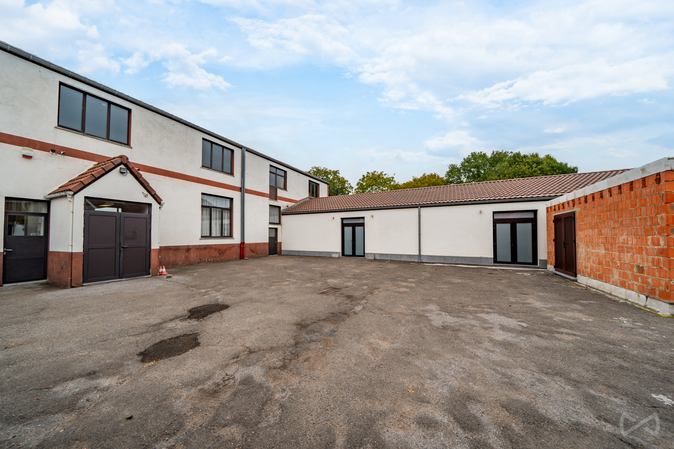 Huis te koop in La Louvière met 20 slaapkamers - foto 2