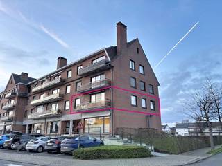 Op de eerste verdieping van een goed onderhouden gebouw bevindt zich dit aangename en energiezuinige appartement. Dankzij de rustige ligging...