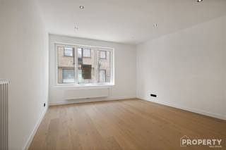 Te koop: volledig gerenoveerd gelijkvloersappartement met koertje en garage in WevelgemDit instapklare gelijkvloersappartement is gelegen vlak bij...