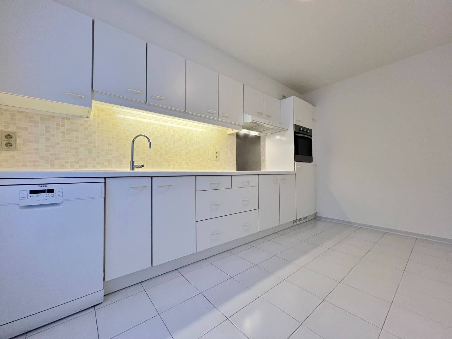 Ieper - Ruim instapklaar appartement met terras op centrale ligging - met garage - foto 5