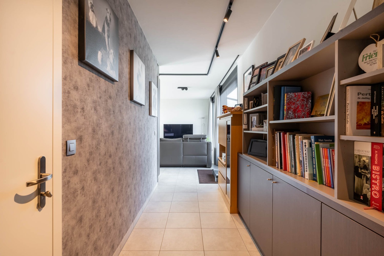 Recent, modern twee-slaapkamer appartement inclusief kelder en twee ondergrondse autostaanplaatsen te Werchter ! - foto 4