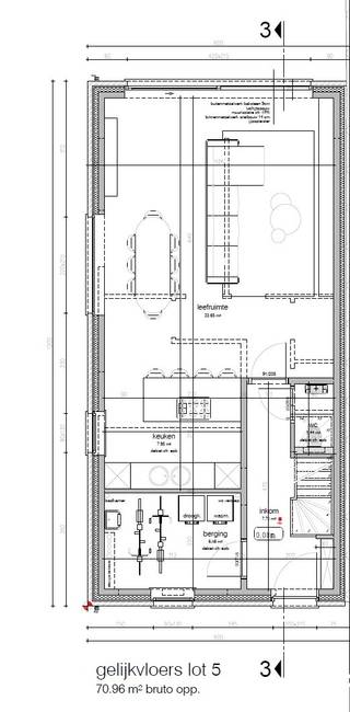Deze halfopen bebouwing is gelegen aan de Blauwe Sluis in Bredene, op een gunstige ligging met een vlotte bereikbaarheid richting centrum, kust en omliggende gemeenten.<br />Achteraan geniet je van volledige rust: de woning paalt aan open velden, wat zorgt voor een prachtig, weids uitzicht en een groot gevoel van ruimte en privacy.<br />Deze nieuwbouwwoning is zeer energiezuinig (E-peil 30) en is ingedeeld als volgt:<br />- gelijkvloers: inkomhal, grote (fietsen)berging, apart toilet, lichtrijke woonkamer met open, geïnstalleerde keuken en diepe, zonnige tuin;<br />- eerste verdieping: nachthal, 3 volwaardige slaapkamers, berging, apart toilet en badkamer.<br />- zolder<br />De koper heeft de mogelijk om, mits meerprijs, de zolder volledig te laten afwerken door de bouwheer (inclusief het doortrekken van de trap).<br />Aan de voorzijde is er een private oprit. Daarnaast is er (gratis) parkeergelegenheid in de straat.<br />Deze woning is praktisch ingedeeld met oog voor licht, ruimte en energiezuinig wonen. Dankzij de halfopen structuur geniet je bovendien van extra privacy én veel natuurlijk lichtinval!<br />De koper heeft deels nog inspraak in de stijl en afwerking van de woning voor zover deze zaken nog niet werden vastgelegd door vergunning of bestelling van materialen.<br />De vermelde prijs is exclusief BTW en andere kosten. Contacteer ons voor een gedetailleerde prijsberekening!