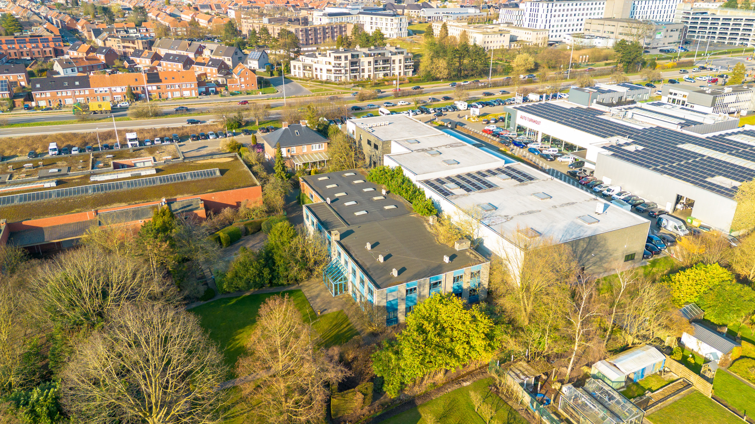 Bedrijfsgebouw op 4.500 m². grond met woning op topligging - foto 4