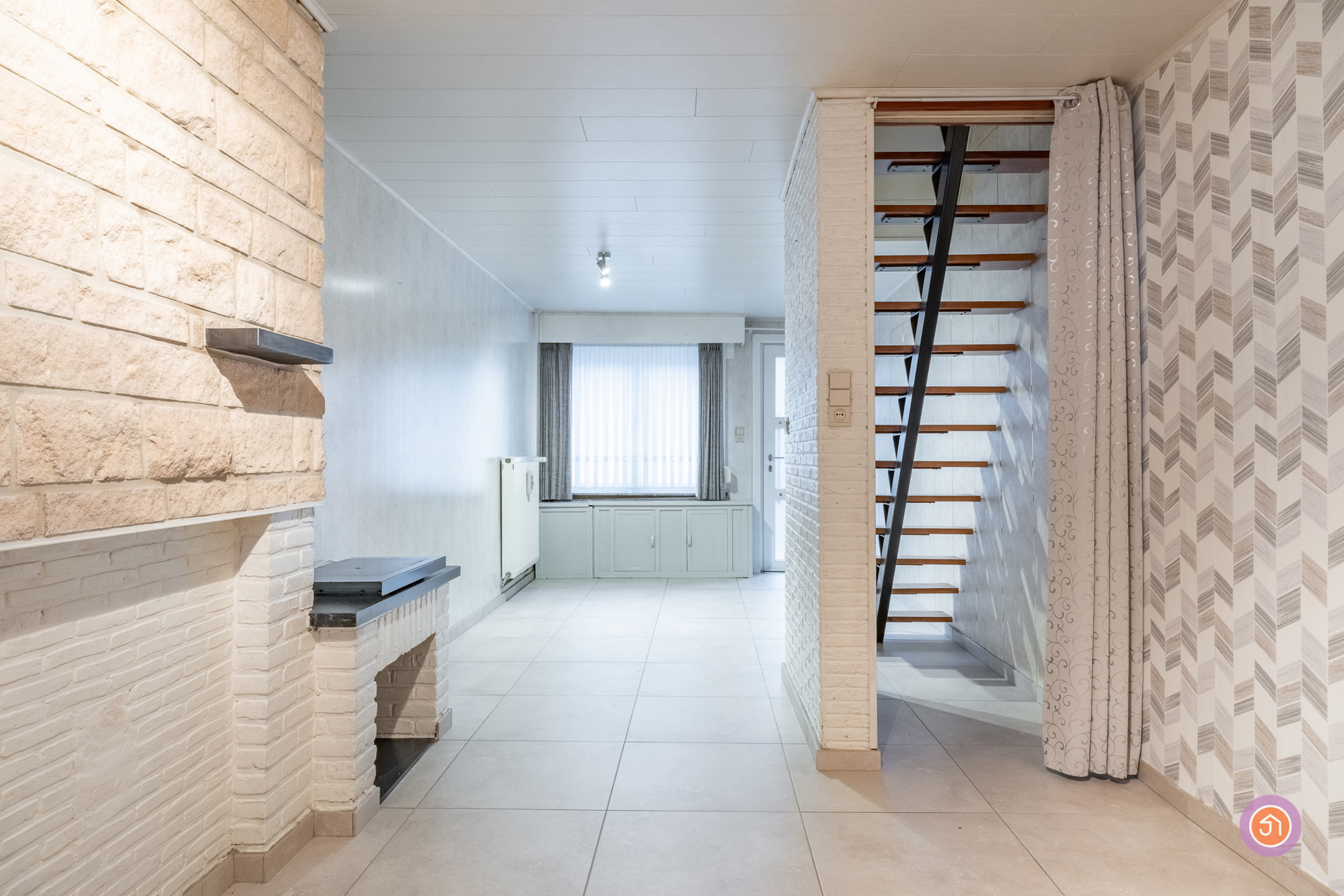 Goed onderhouden starterswoning met garage en tuin - foto 4