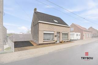 Op zoek naar een woning met ruimte, rust en tal van mogelijkheden? Deze alleenstaande woning in de Veldstraat 42 te Klerken bevindt zich op...
