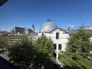 Charmant en lichtrijk appartement op een uitstekende locatie in hartje Antwerpen!Dit instapklare appartement op de vierde verdieping combineert...
