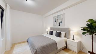 <br /><br /><br />Dit totaal vernieuwbouw project (zowel privatieven als gemeenschappelijke delen) bestaat uit verschillende appartementen en combineert modern wonen met een slimme investering: bij aankoop betaalt u geen BTW. Door de energie zuinigheid van de appartementen, met vloerverwarming, warmtepomp en zonnepanelen investeert u zorgeloos in een kwaliteitsvolle woning met toekomstwaarde.<br />De type- appartementen hebben twee slaapkamers Het dakappartement beschikt over één slaapkamer en een ruim zuid gericht terras, ideaal om te genieten van zon en uitzicht.