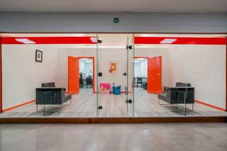 Unique investment opportunity – multifunctional building near Belgica metro Just steps from metro, tram and bus stops, this exceptional 4,000...