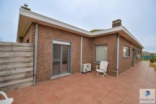 SIJSELE – RICHTPRIJS – Gezinswoning met 4 slaapkamers en Zuidwestgerichte tuin.Deze goed onderhouden en instapklare woning bevindt zich op een...