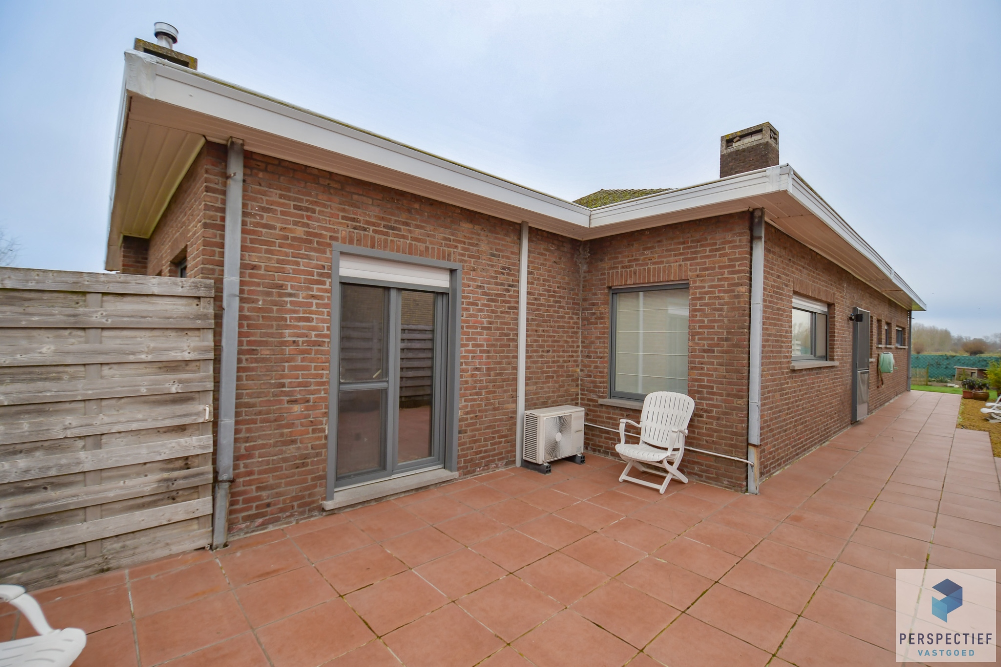 UITSTEKEND GELEGEN GELIJKVLOERSE WONING met 4 slaapkamers en tuin - foto 3