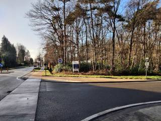 <p>Mooi perceel bouwgrond met een oppervlakte van 1157m² voor het oprichten van een OPEN bebouwing in een groene omgeving.</p>
<p>Centraal gelegen tussen Brecht en St. Job in ’t Goor. <br />De bushalte op 150m, winkels en scholen op 4km, oprit autosnelweg op 4,5km. <br />Sportcentrum DE MEREL op wandelafstand.</p>
<p>* perceel gelegen in een goedgekeurde verkaveling<br />* <strong>woonparkgebied</strong><br />* vrije inplanting binnen de hiervoor aangeduide bouwzone<br />* maximaal 250m² bebouwing<br />* apart bijgebouw mogelijk<br />* <strong>GEEN BOUWVERPLICHTING</strong></p>
<p>Bel of mail ons voor alle verdere info. -- lieven@coga.be --<br /><br />Ben je op zoek naar een groter perceel? <br />Neem contact met ons op voor eventuele alternatieven.</p>