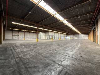 Deze uitstekend gelegen opslagruimte met mogelijkheid tot kantoren, heeft een totale oppervlakte van 3.664 m²  en biedt een strategische ligging...