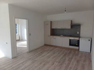Dit volledig gerenoveerde 3 slaapkamer appartement op de 1ste verdieping is gelegen in Neerpelt centrum kortbij winkels, horeca, scholen, .....
