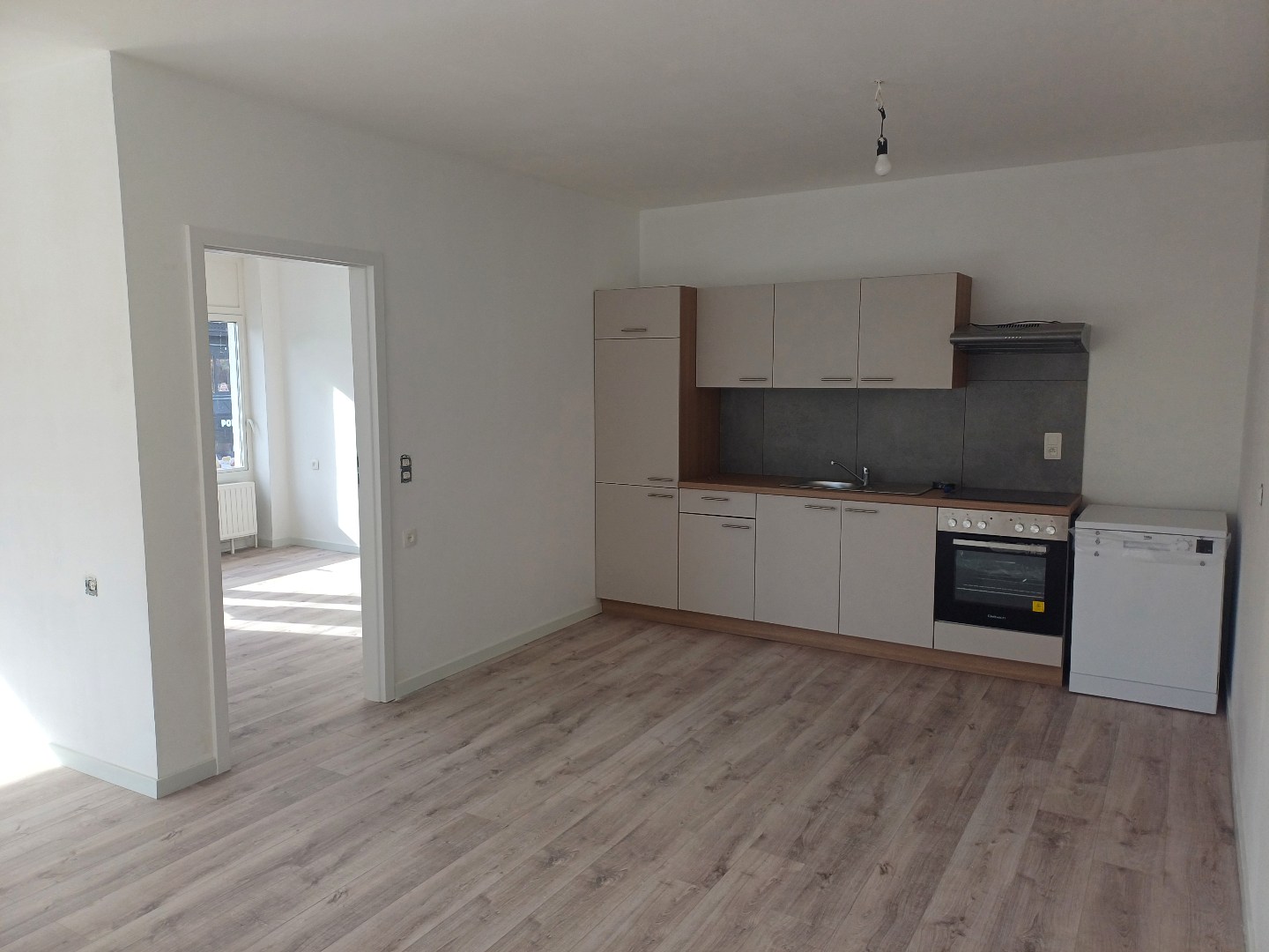 Volledig gerenoveerd 3 slaapkamer appartement in Neerpelt centrum. - foto 2