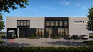 Hoogwaardig logistiek/KMO-gebouw van<strong> 1.242 m²</strong> op toplocatie in Ternat!<br />Uitstekend gelegen langs de bedrijvige Assesteenweg in Ternat, op<strong> amper ± 200 meter van op- en afrit E40 Ternat</strong>. <br /><br />Het hoogwaardige gebouw maakt deel uit van een nieuw op te richten bedrijvenpark en omvat een totale oppervlakte van <strong>1.242 </strong>m², bestaande uit <strong>996 m² logistieke-/KMO</strong>-oppervlakte aangevuld <strong>246</strong> <strong>m² kantoorruimte </strong>(kan nog aangepast worden naar gelang behoeften). Het pand beschikt over een vrije hoogte van 10 meter, 1 sectionale poort, 1 laadkade, een trap en lift, en grote raampartijen ter hoogte van de kantoorruimte zorgen voor aangename lichtinval. Dankzij de casco oplevering kan de inrichting volledig afgestemd worden op de behoeften van de toekomstige huurder.<br /><br />De site beschikt over <strong>ruime parkeervoorzieningen </strong>voor personeel en bezoekers. Parkeerplaatsen kunnen afzonderlijk gehuurd worden.<br /><br />De strategische ligging garandeert een uitstekende bereikbaarheid met vlotte verbinding richting Brussel, Gent, Antwerpen,... Eveneens bevindt Brussels Airport zich op slechts ± 30 km. De locatie is ideaal voor logistieke, technische en ambachtelijke ondernemingen die belang hechten aan <strong>bereikbaarheid, zichtbaarheid </strong>en <strong>efficiënte</strong> opslagcapaciteit.<br /><br />Op de site is eveneens nog een bijkomende gebouw van 1.934 m² beschikbaar, ideaal voor ondernemingen die op zoek zijn naar extra logistieke of KMO-oppervlakte op een strategische toplocatie.<br /><br />Voor de snelle beslissers!<br /><br />Contacteer<strong> PANORAMA B2B</strong> voor bijkomende technische inlichtingen, plannen of een vrijblijvend plaatsbezoek via<strong> 0477 07 30 30 </strong>