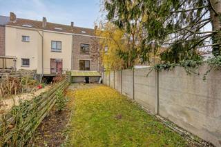 Instapklare woning met o.a. een bewoonbare oppervlakte van 175 m², 4 slaapkamers, mogelijkheid tot 3 badkamers en aangename tuin. EPC label B...