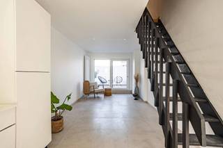 Instapklare, totaal gerenoveerde rijwoning met tuinOp zoek naar een charmante en volledig vernieuwde woning waar je meteen kan intrekken?Dan is deze...