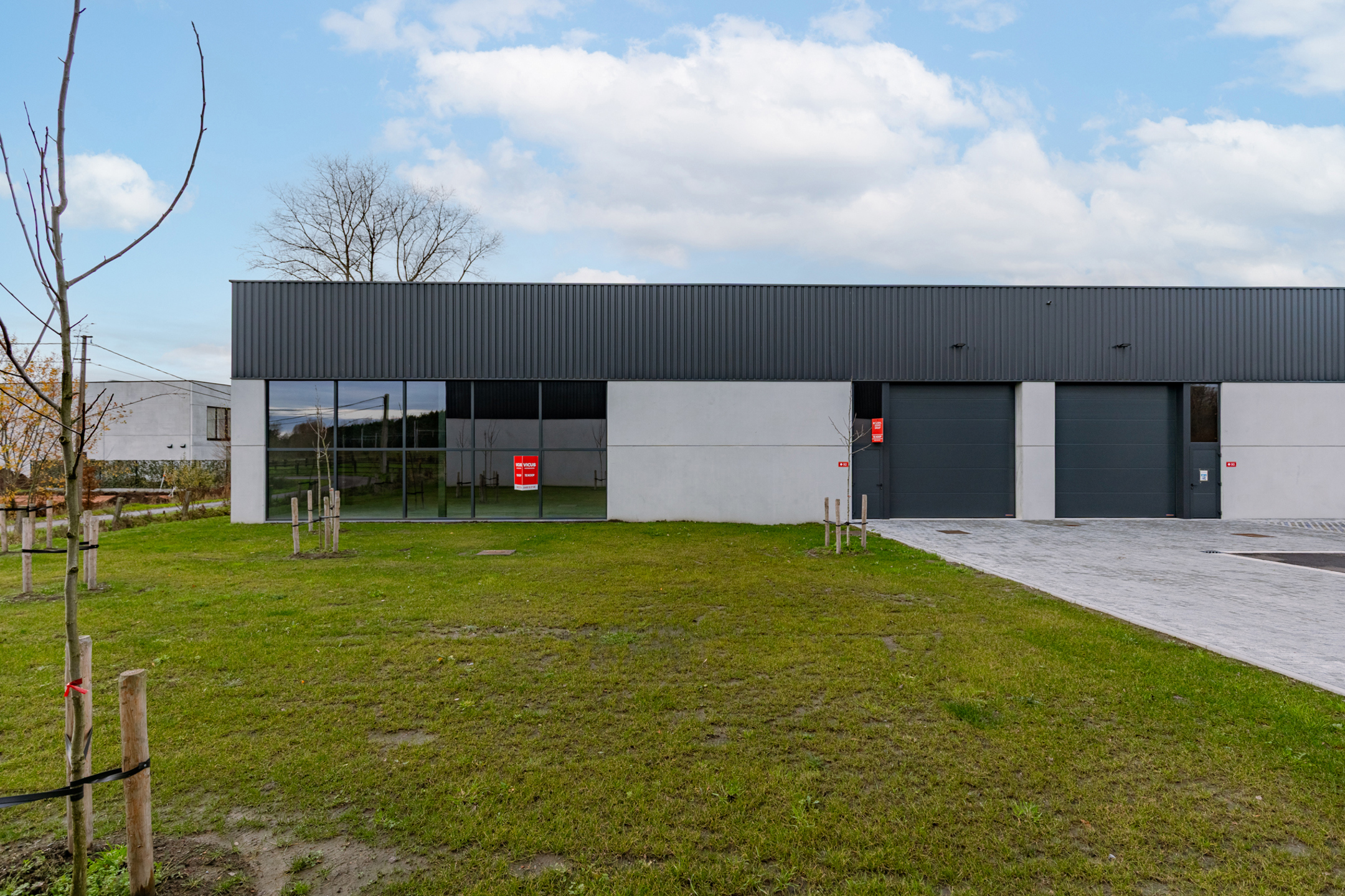 Bedrijfsloods perfect voor opslag met opp van 694m2! - foto 2