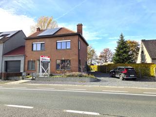 WSB-Immo biedt u deze halfopen bebouwing aan, prachtig gelegen in Ninove. Een toplocatie die zowel landelijk als centraal is gesitueerd:...