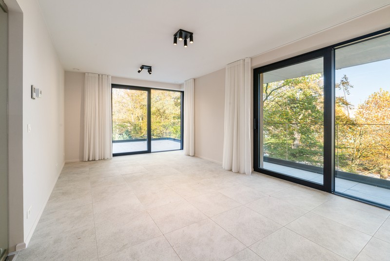 Volledig afgewerkt en instapklaar nieuwbouwappartement met twee slaapkamers en groot terras - foto 3