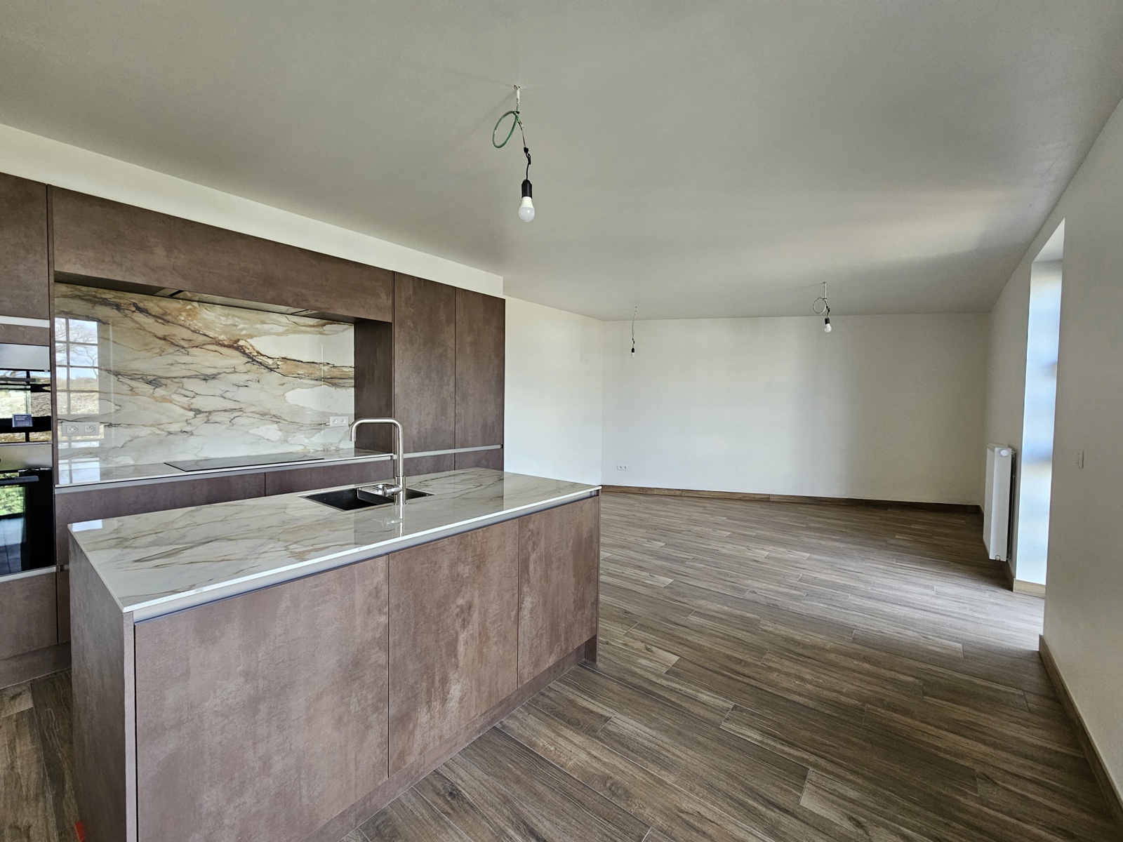 Stijlvol gerenoveerd appartement met zicht op kanaal - foto 5