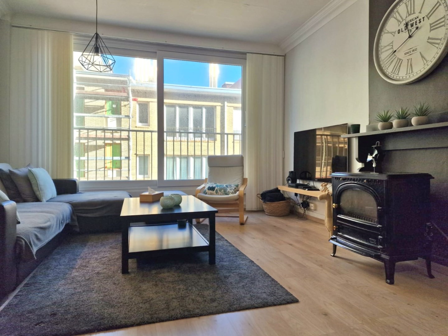 INSTAPKLAAR &amp; GEZELLIG 2 SLAAPKAMER APPARTEMENT MET ZIJDELINGS ZEEZICHT GELEGEN OP EEN BOOGSCHEUT VAN HET STRAND EN HET CENTRUM VAN DE PANNE - foto 4