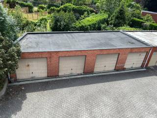 Verzorgd appartement te huur rustig gelegen nabij het centrum van Aarschot.<br />Het appartement telt 2 slaapkamers, een ruime leefruimte met ingerichte keuken, badkamer en terras. In de kelderverdieping bevindt zich een berging. <br />Daarnaast is er achteraan het gebouw een garagebox ter beschikking. <br /><br />Maandelijks wordt er een provisie gevraagd van 25,00 Euro om mee te dragen in de algemene kosten plus een maandelijkse provisie van 25,00 Euro voor het eigen verbruik van het water. <br />Een keer per jaar wordt er een afrekening opgemaakt.  <br /><br />Interesse? Contacteer ons op vastgoed@gysemansgroep.be